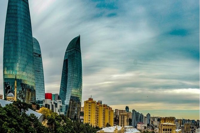 4 days Baku - Sheki tour in Azerbaijan - Day 1: Baku arrival, Nizami Street, and Fountain Square