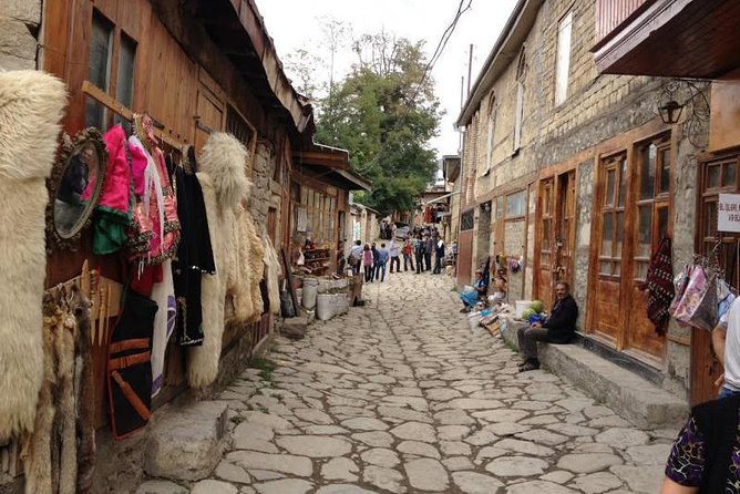 Azerbaijan in 9 days - Day 2: Gobustan, mud volcanoes, and Baku after dark