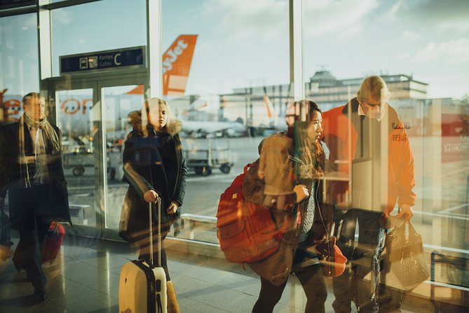 Baku Airport Private Transfer Service - Meeting your driver after landing at GYD