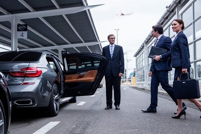 Baku Airport Private Transfer Service - Communication is the real key to a good pickup
