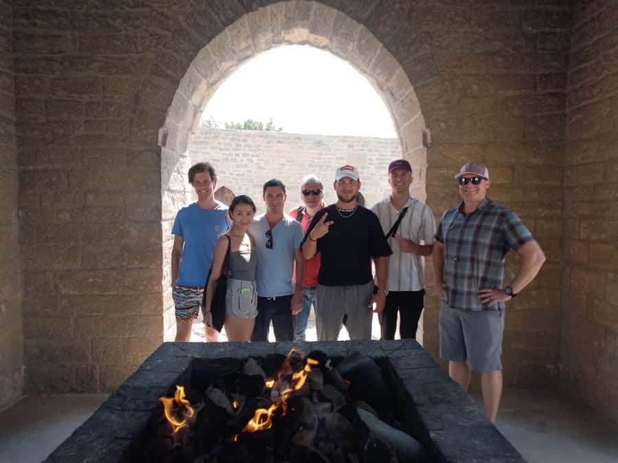 Baku: Atashgah Fire Temple & Burning Mountain Half-Day Tour - Watching the flames at Yanardag