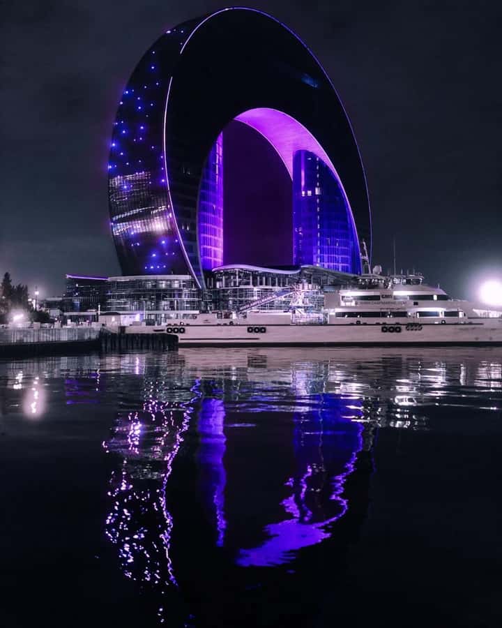 Baku: Caspian Sea Boat Tour with City Skyline Views - The view from the water: Baku’s old and new faces