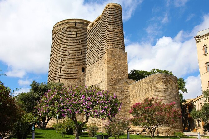 Baku city tour - Seeing old and modern Baku from the road