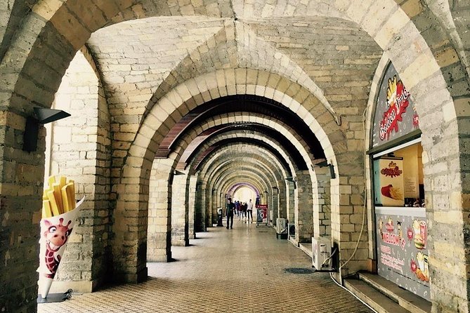 Baku Downtown Original Walking Tour - What the two-hour format really gives you
