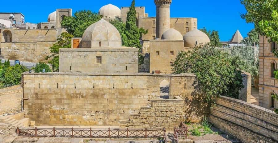 Baku:Full Day City Tour with Azerbaijani Lunch-all inclusive - Night views from Highland Park and the Flame Towers