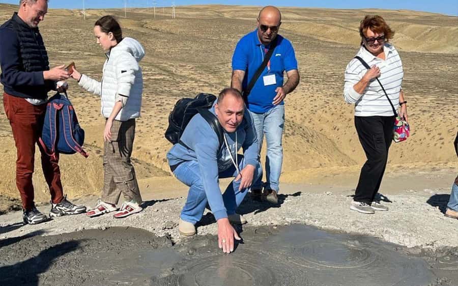 Baku: Gobustan & Absheron Group Tour + Lunch & Tickets inc - A short Caspian viewpoint and a needed pause