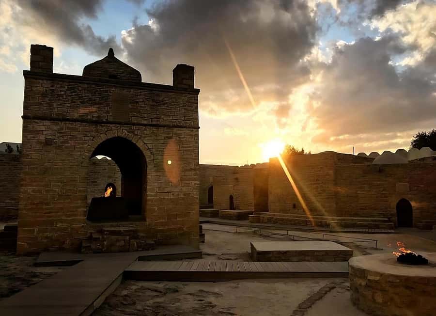 Baku: Gobustan & Absheron Trip - Guides can make or break this long route