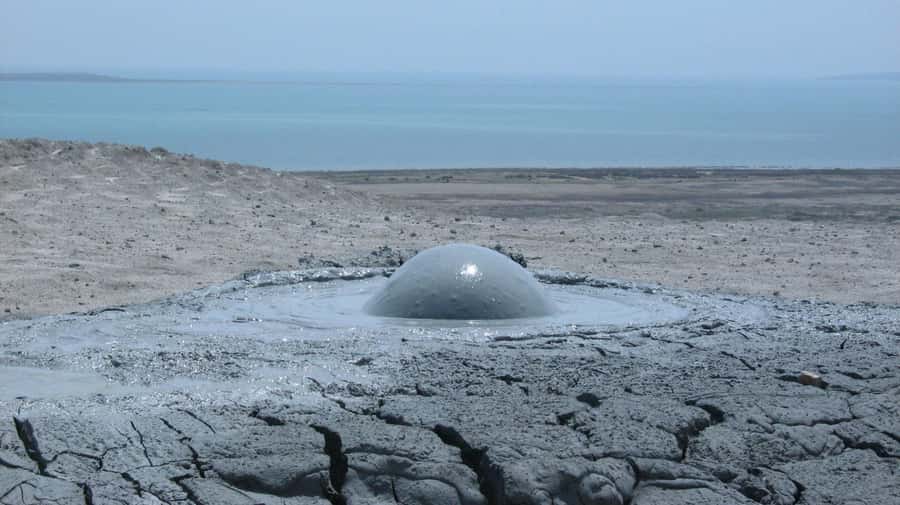 Baku: Gobustan & Absheron with Mud Volcanoes & Fire - Why this day trip works from Baku
