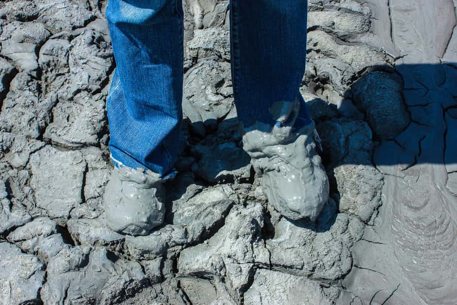 Baku: Gobustan, Mud Volcanoes, Ateshgah, and Yanardag Tour - Why this full-day route works from Baku