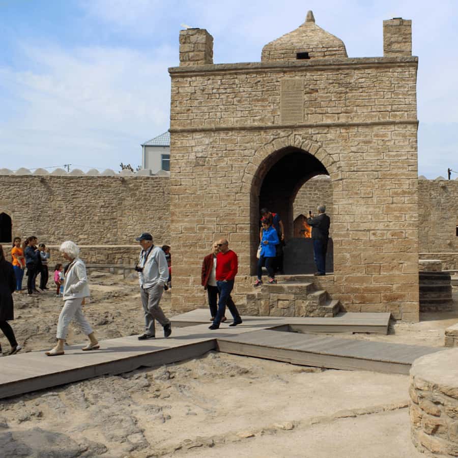 Baku: Gobustan, Mud Volcanoes, Fire Temple, & Yanar Dag Tour - The midday break and the real cost of the excursion