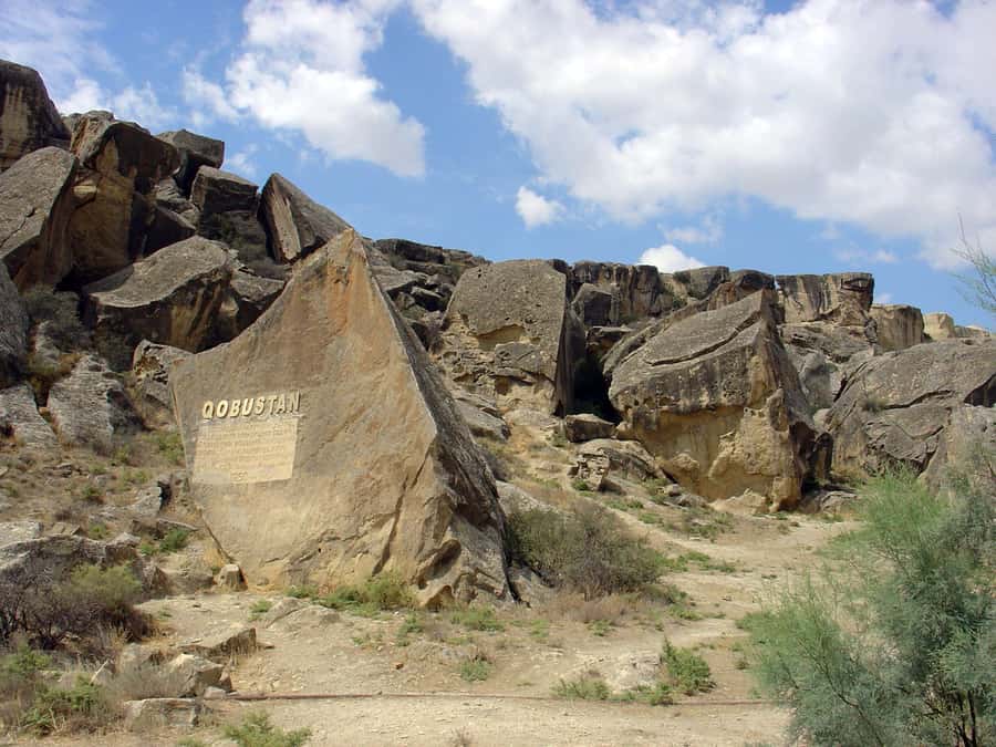 Baku: Gobustan, Mud Volcanoes, Fire Temple, & Yanar Dag Tour - Ateshgah, the fire temple with several layers of faith