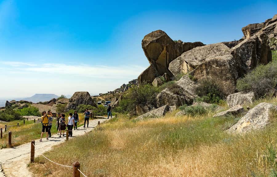 Baku: Gobustan, Mud Volcanoes, Fire Temple, & Yanar Dag Tour - Guide quality can shape the whole day