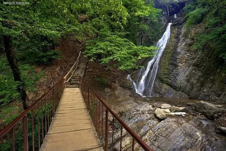 Baku: Guided Day Trip to Gabala with Hotel Pickup & Drop-off - Seven Beauties Waterfall and the stairs in Vendam