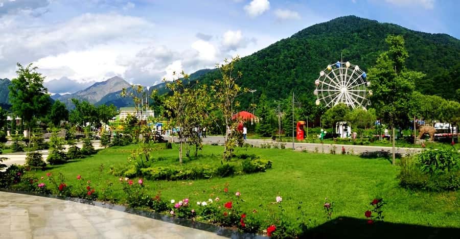 Baku: Guided Day Trip to Gabala with Hotel Pickup & Drop-off - The long road from Baku to Shamakhi