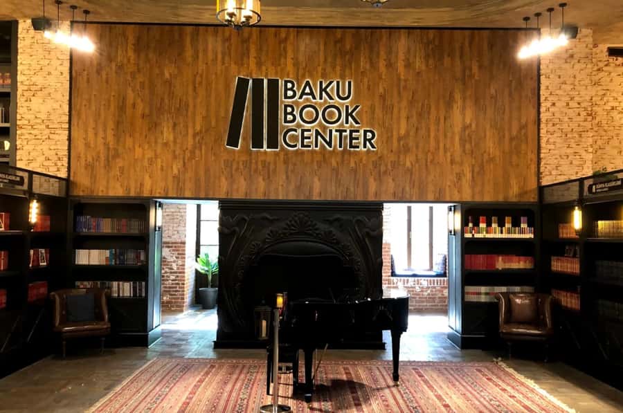 Baku Guided Night Tour - Heydar Aliyev Centre: Baku’s boldest building