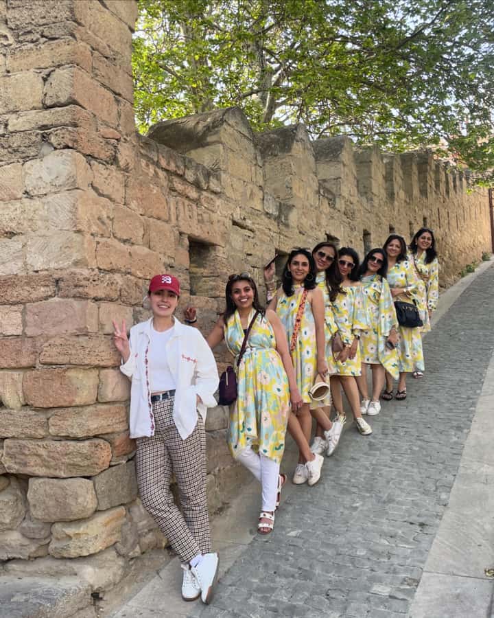 Baku: Historic and Modern Baku Tour ( Day & NIght Tour) - Tea, sweets, and what is not included