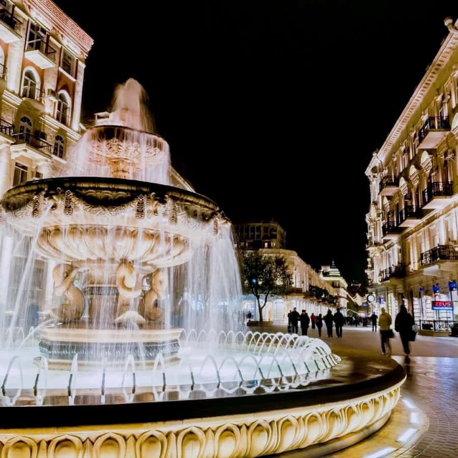 Baku: Light-Up Baku Walking Evening Tour - Why evening is the right time for this Baku walk