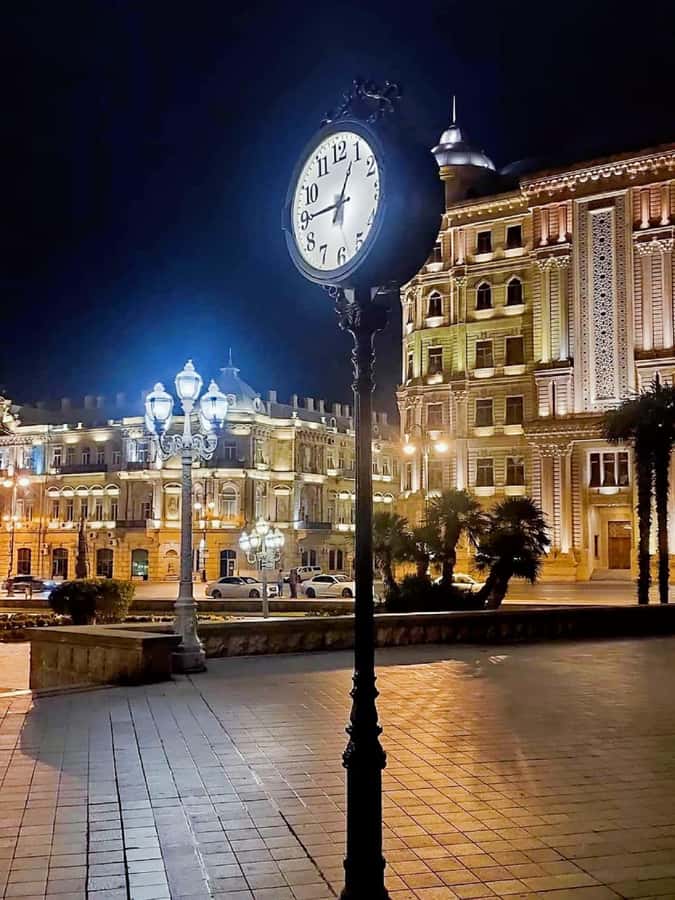 Baku: Light-Up Baku Walking Evening Tour - Little Venice and the canals beside the sea