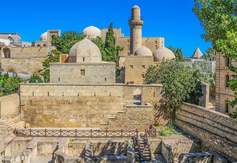 Baku: Old City Guided Walking Tour - What the two-hour schedule really means