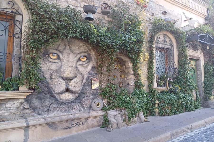 Baku Old City Tour by Heritage Travel - What the guide adds to the walk