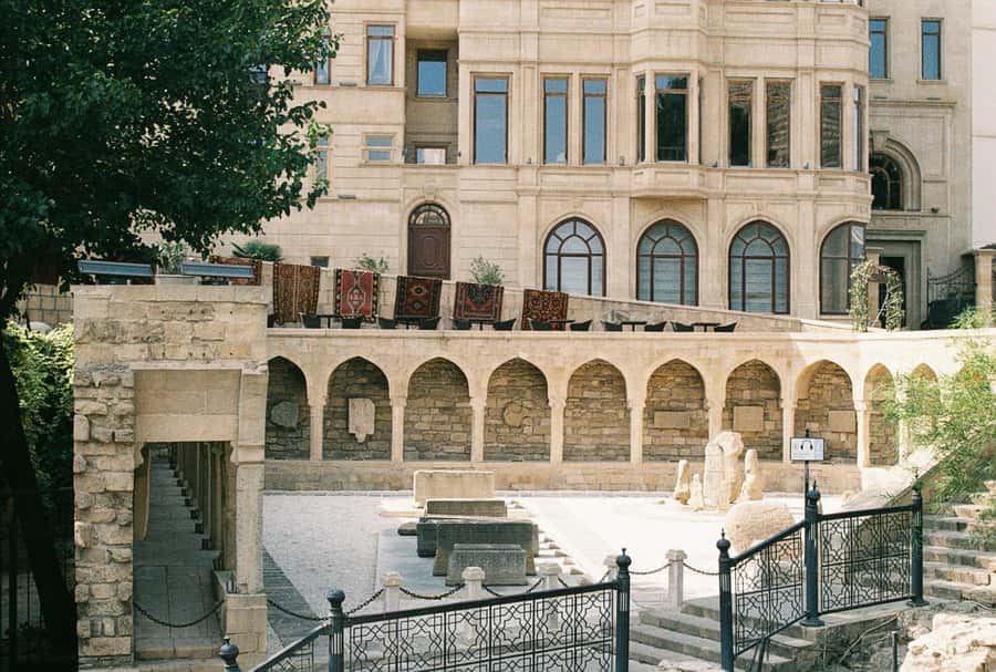 Baku Old City Wonders: A Walking Tour Through Time - Wandering through the old lanes
