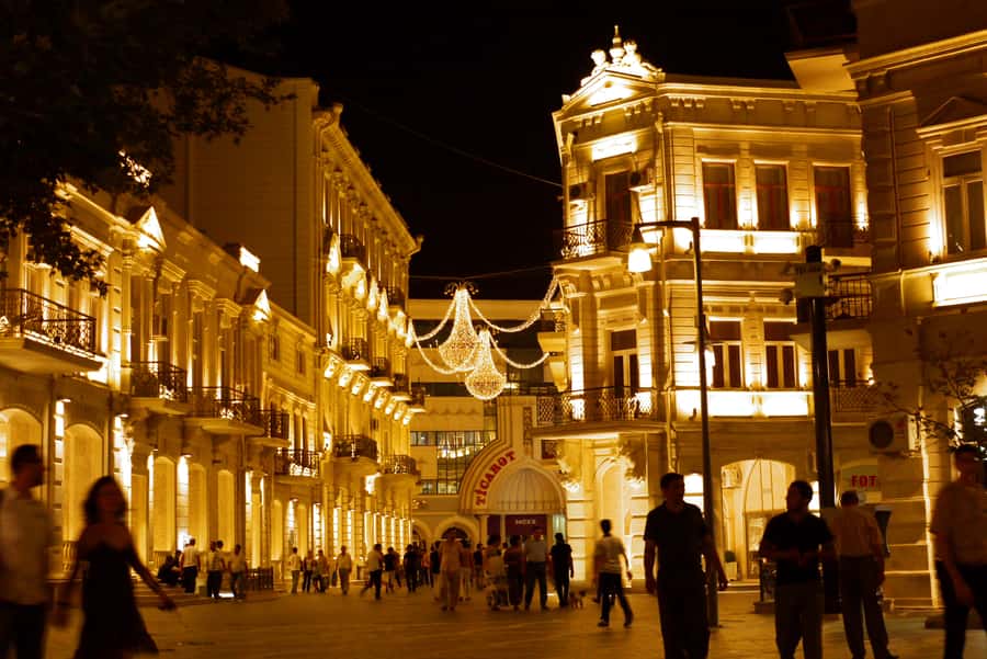 Baku Panoramic Night Tour - Why a private night tour works well in Baku