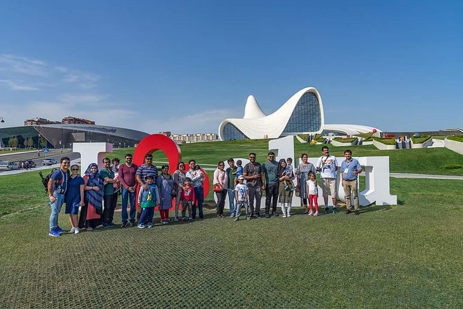 Baku Sightseing Tour - Baku Boulevard connects the city’s sights