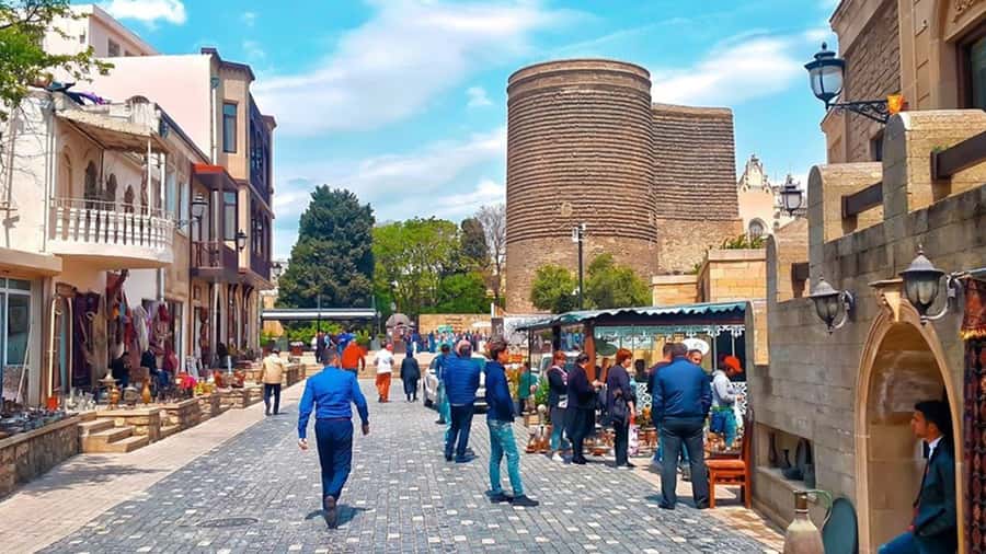 Baku: Stunning Walking Tour of Historical and Modern City - Carpet Museum: a quick look at national design