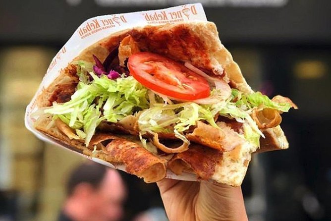 BAKU WALKING tour with the best STREET FOOD and DRINK tasting - Walking through Baku before the food stop