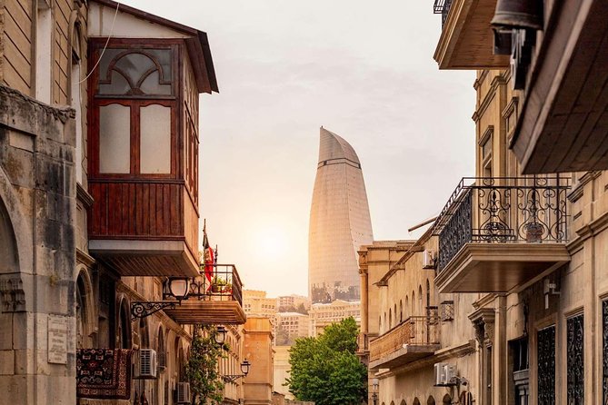 BAKU WALKING tour with the best STREET FOOD and DRINK tasting - The local street food stop