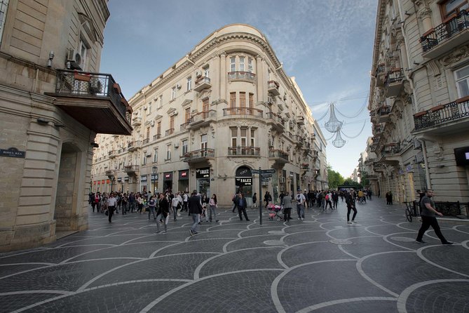 BAKU WALKING tour with the best STREET FOOD and DRINK tasting - Continuing into the walled Old Town