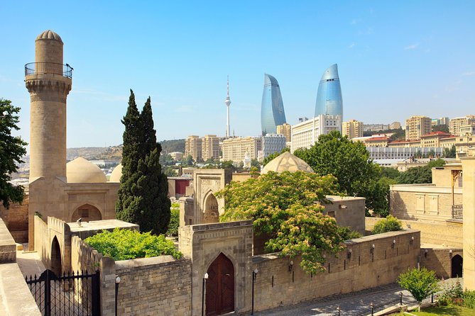 BAKU WALKING tour with the best STREET FOOD and DRINK tasting - The guide makes the difference