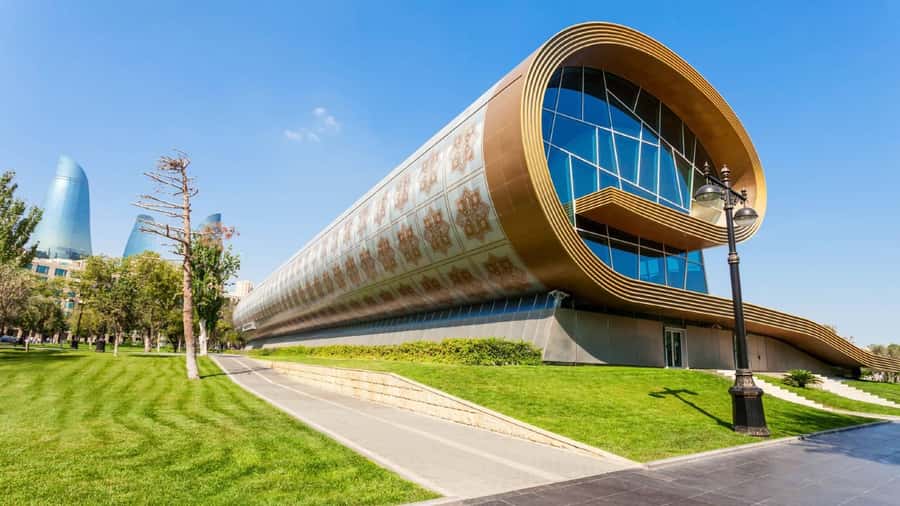 Best of Baku: 4-Hour City Tour Historic and Modern Landmarks - Walking, group size, and guide quality