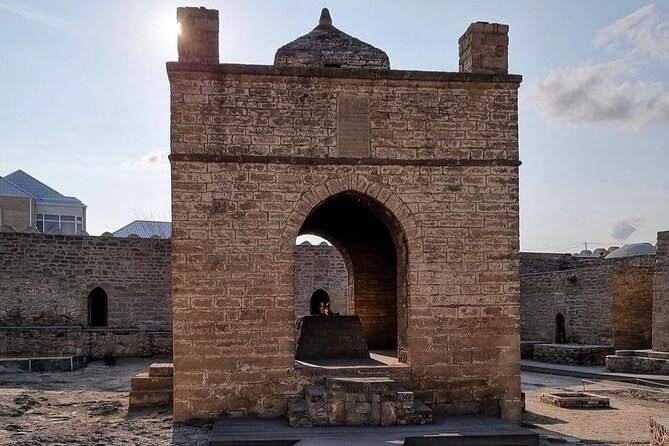 Day Trip in Baku - Ateshgah Fire Temple Explains the Sacred Side