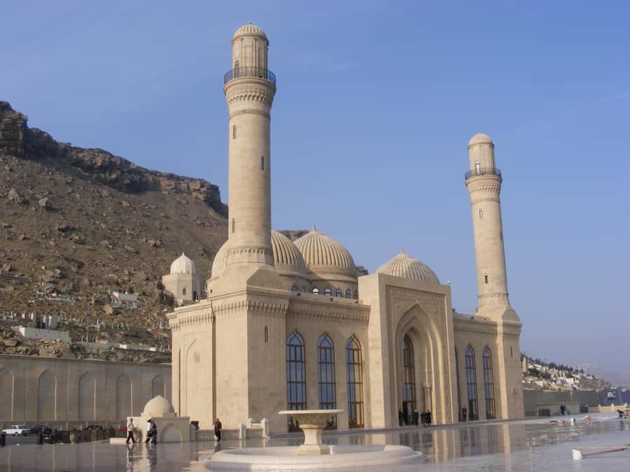 From Baku: Gobustan, Mud Volcanoes & Mosque Private Tour - What the five-hour schedule feels like