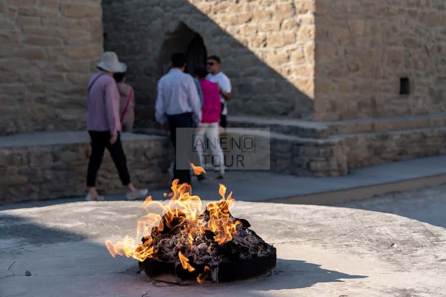 From Bakü: Sightseeing - Ateshgah - Yanardag - Gobustan - The Open Air Rock Museum and original drawings