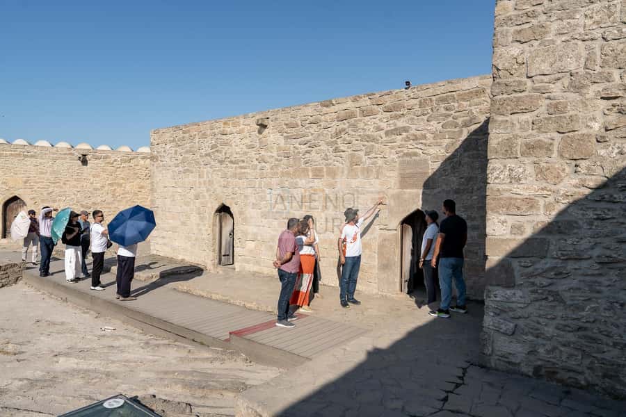 From Bakü: Sightseeing - Ateshgah - Yanardag - Gobustan - What the $116 price includes