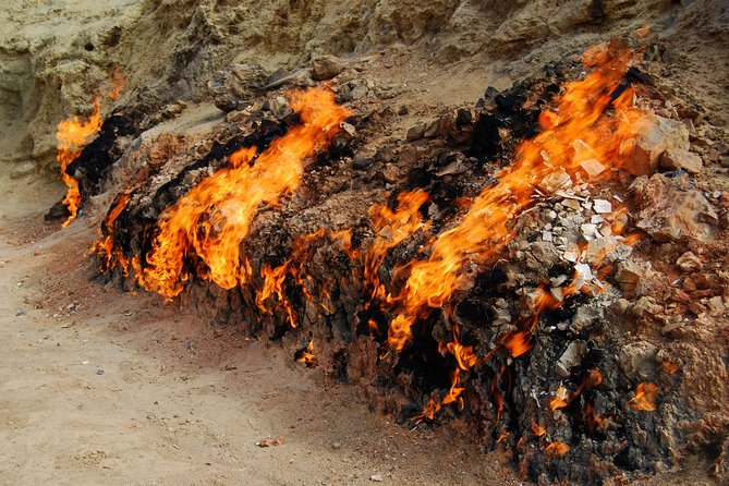 Gobustan & Mud, Fire Temple, Burning Mountain (Group & Private) - Yanardag’s natural flame