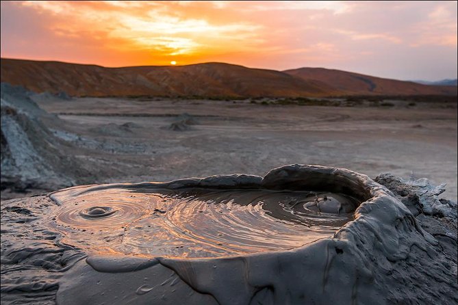 Gobustan Rock Art & Mud Volcanoes Tour - Gobustan Museum: begin indoors