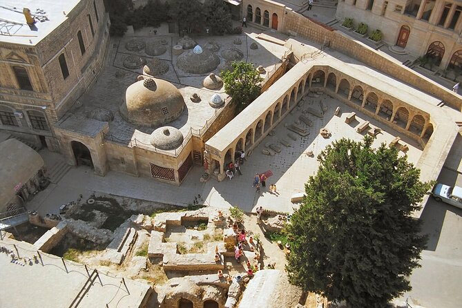Group Walking Tour in Baku Old City - Lovers, cats, and the return to Gosha Gala