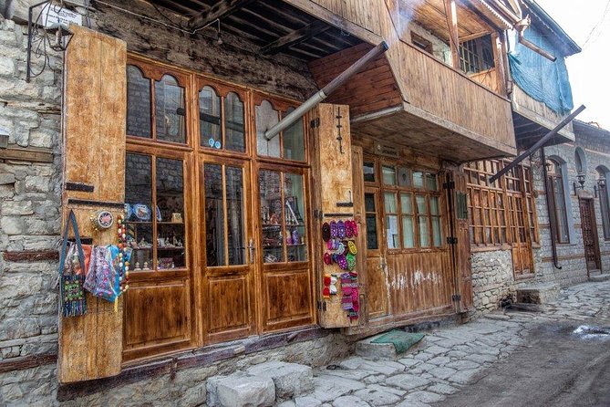 Lahij - village of masters - Arriving at Lahic Guest House and the old village