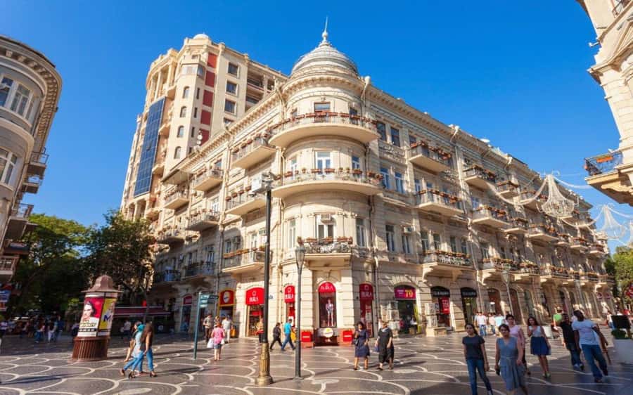 Private Baku City - What the guide adds to a private group