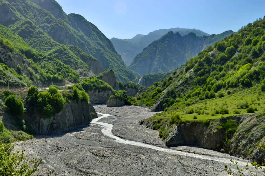 Private Tour to Shemakhi & Lahij From Baku - Lahij, the village built around craft