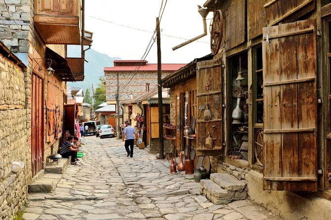 Shamakhi & Lahij Tour - Juma Mosque, a welcoming stop in Shamakhi
