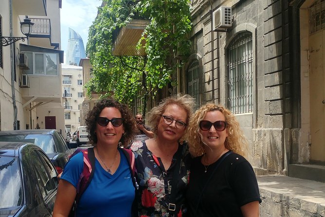 The Best Baku City Tour - Fountains Square and the city outside the walls